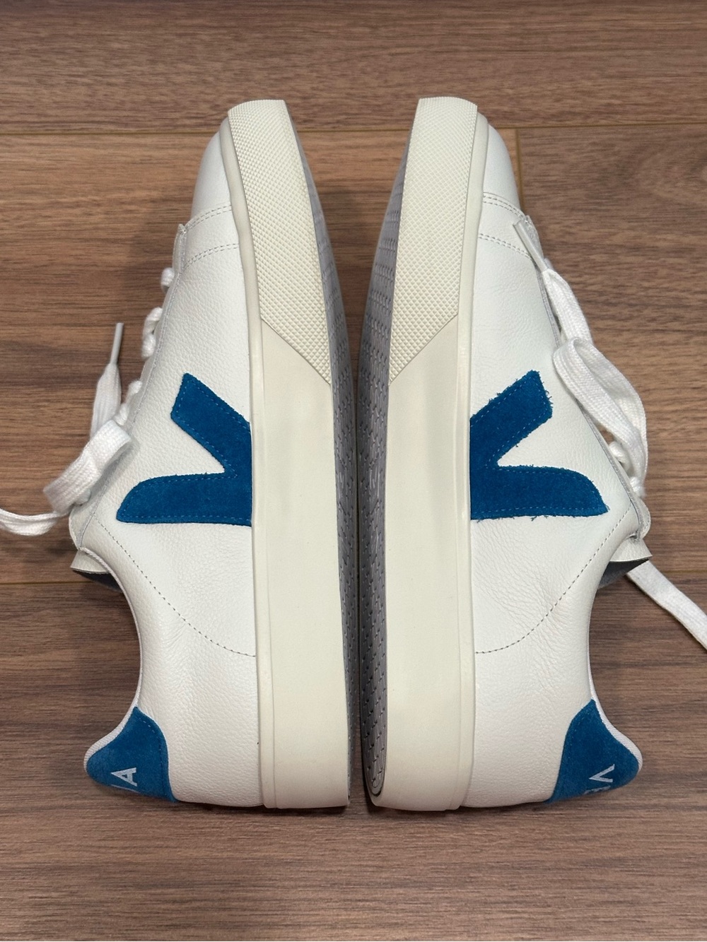 Veja Campo Leather Sneaker in White/Swedish Blue Size 7 - Picture 8 of 11